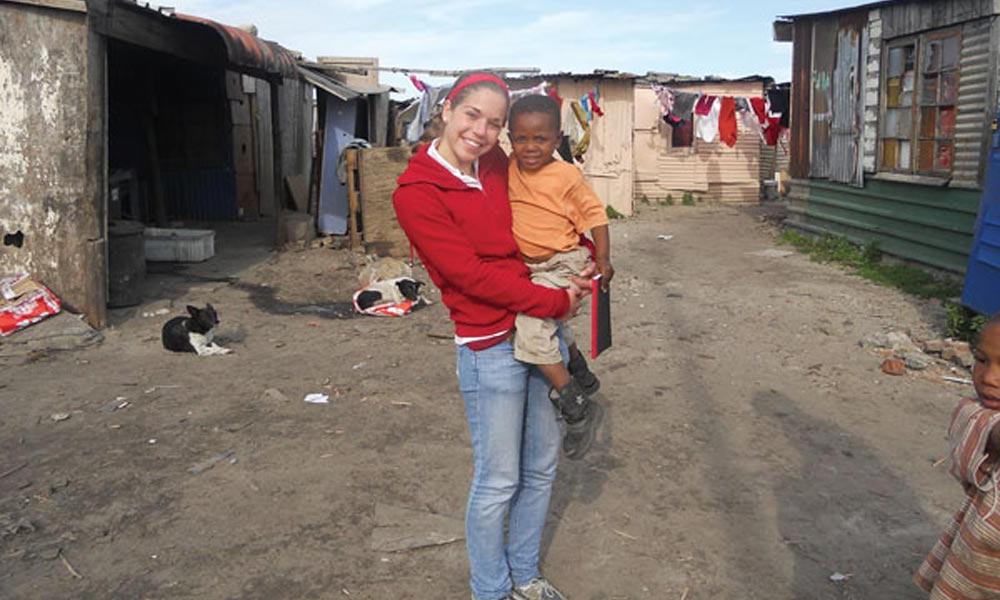 凯瑟琳·韦格曼15岁抱着孩子在南非
